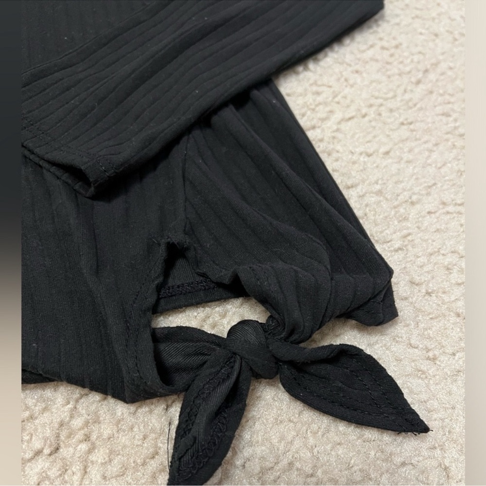OLIVIA RAE Women’s Side Tie Knot Black Long Sleeve Crop - Picture 5 of 6
